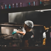 [Crazy Kiwi] Hotéis fornecem comida por delivery e geram pontos